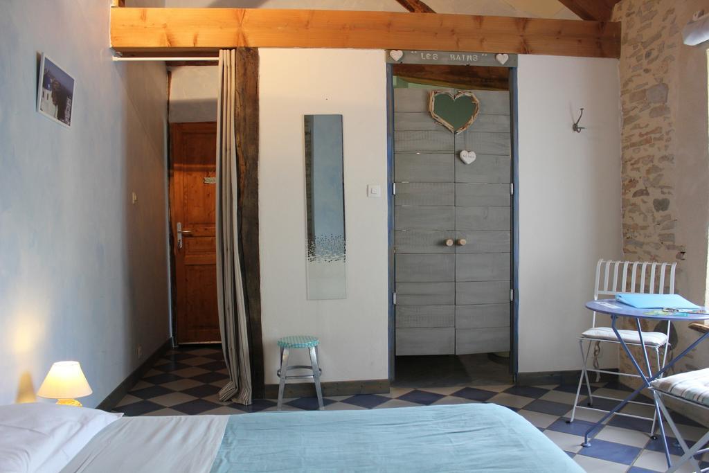La Bicyclette Fleurie Bed & Breakfast Villemoirieu Rom bilde