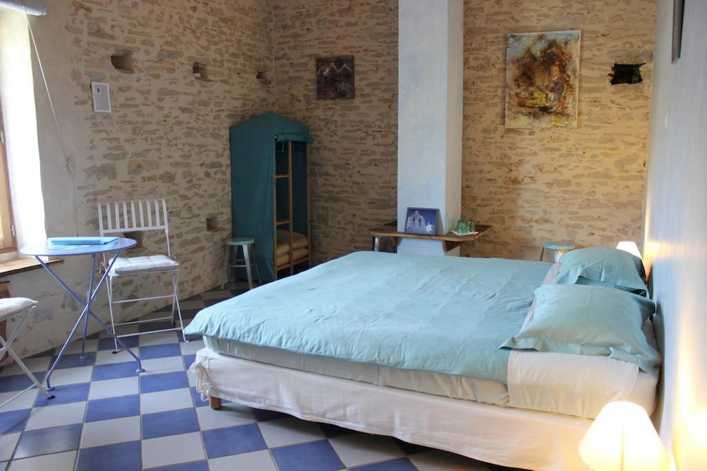 La Bicyclette Fleurie Bed & Breakfast Villemoirieu Rom bilde