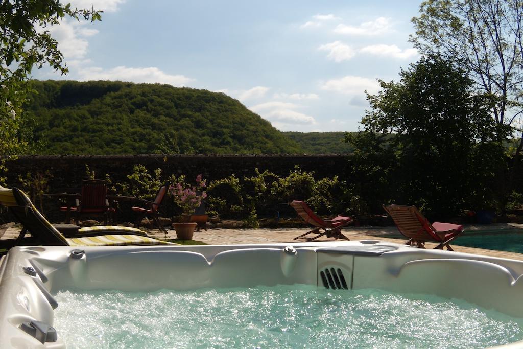 La Bicyclette Fleurie Bed & Breakfast Villemoirieu Eksteriør bilde