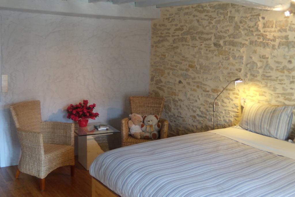 La Bicyclette Fleurie Bed & Breakfast Villemoirieu Rom bilde