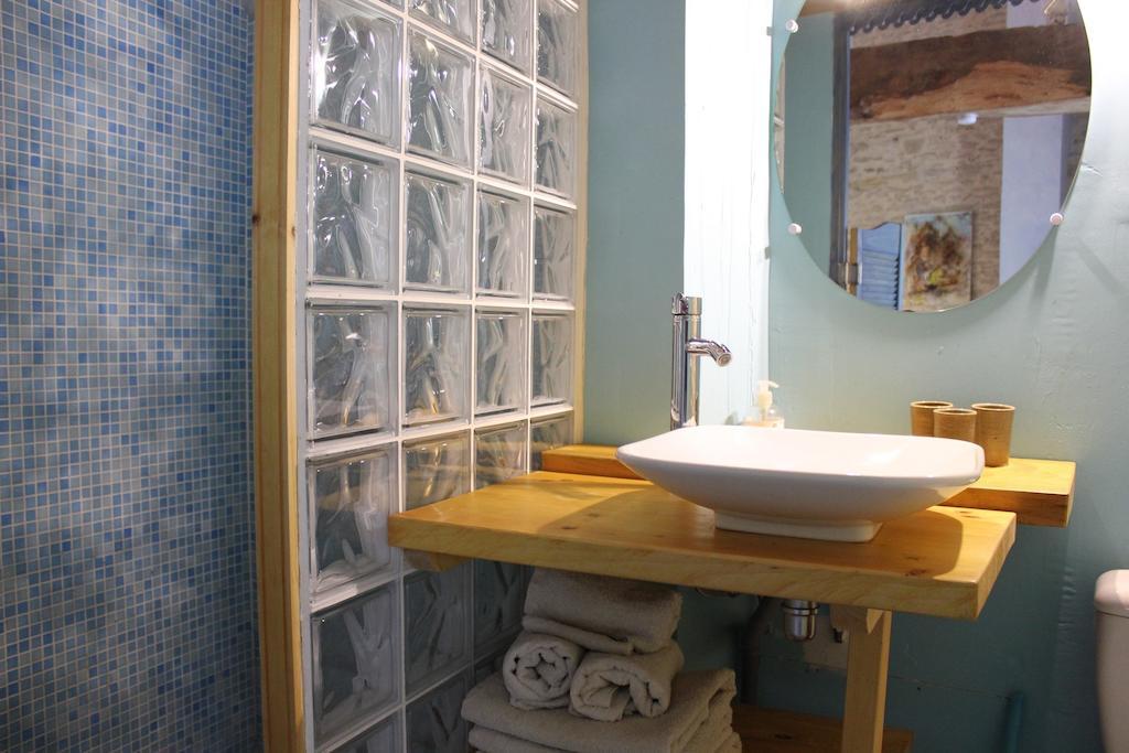 La Bicyclette Fleurie Bed & Breakfast Villemoirieu Rom bilde