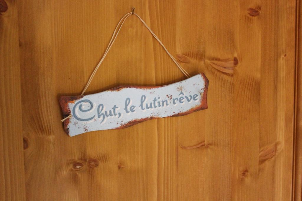 La Bicyclette Fleurie Bed & Breakfast Villemoirieu Rom bilde